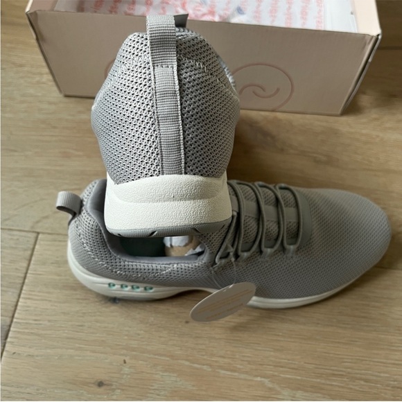 New Box Easy Spirit Tame 2 Slip-On Sneakers Light Gray Women's Shoes US Sz 9,5 W - Picture 5 of 6